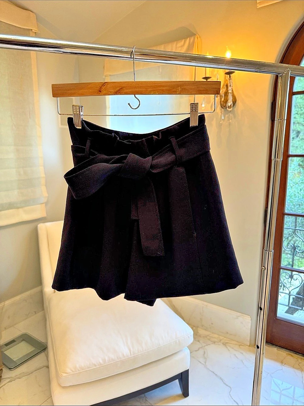 Wilfred Tie-Front Short High Waist Shorts in Black Size 2